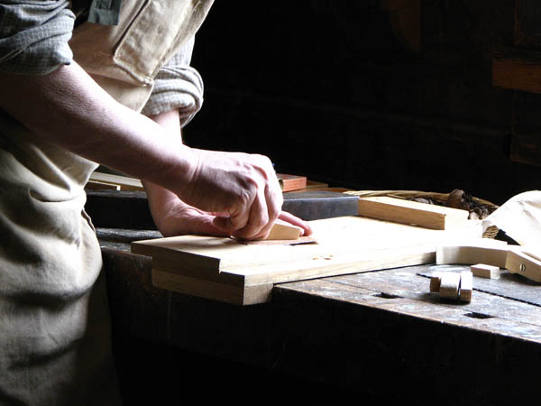 Ofrecemos un servicio de <strong>carpintería  de madera y ebanistería en Febró (La)</strong> adaptado a las necesidades del <strong>cliente</strong>.